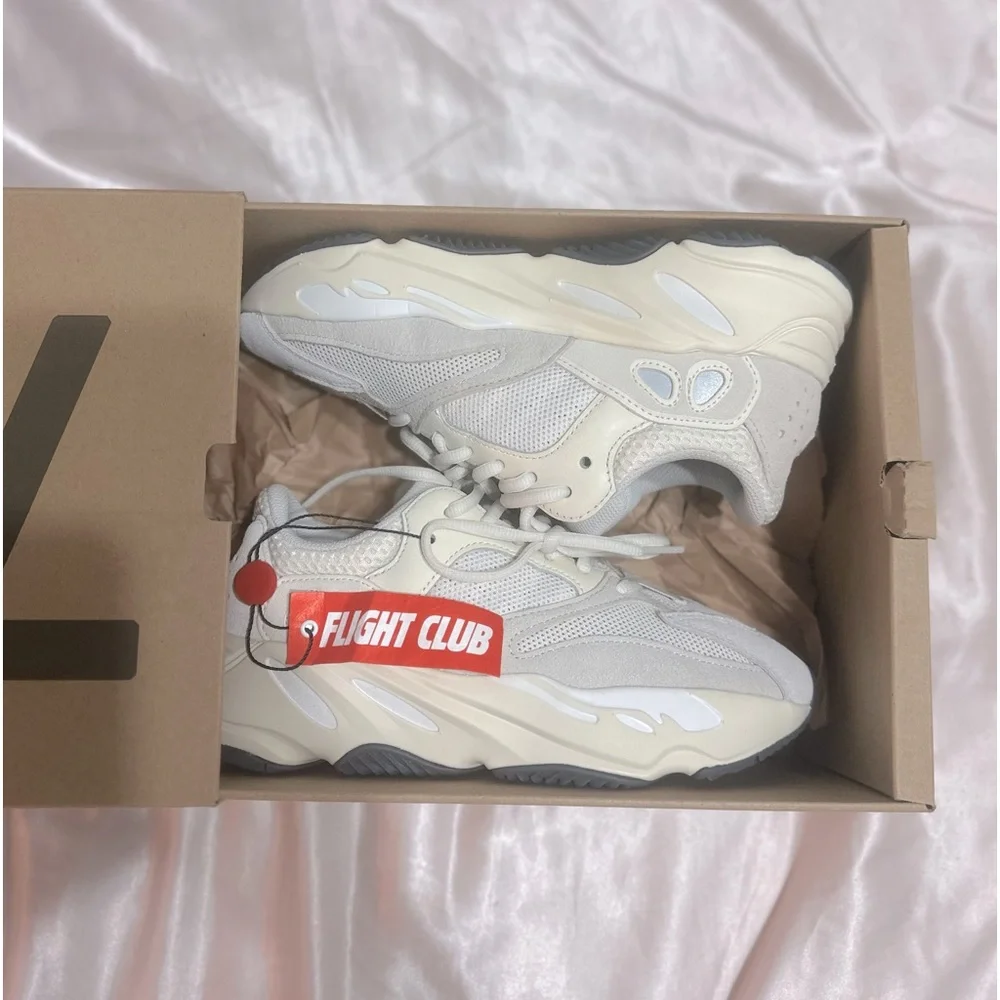 Yeezy Boost 700 “Analog” Womens 8/ Men’s 6.5 - Picture 1 of 3